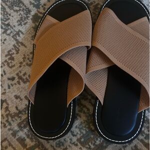 The ReKnit City Flatform Sandal - Caramel